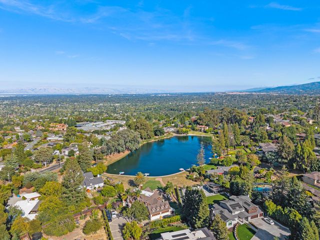 904 Lakeview Way, Redwood City, CA 94062