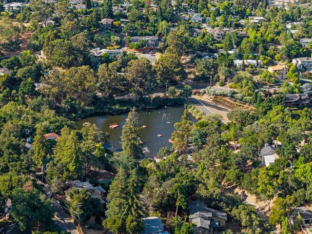 904 Lakeview Way, Redwood City, CA 94062