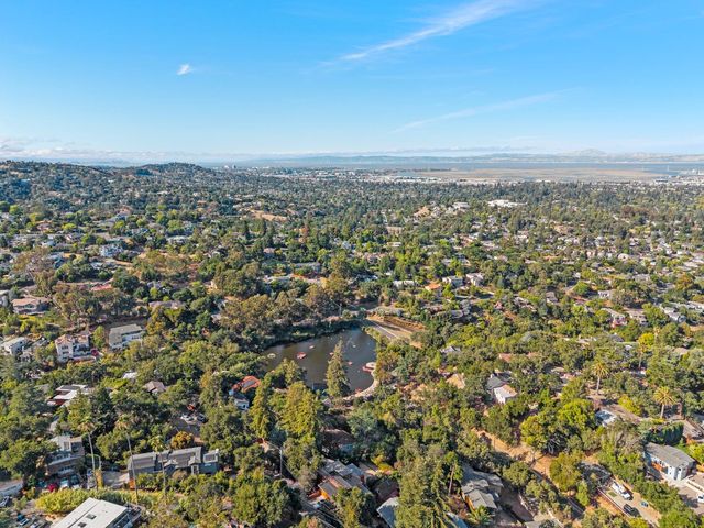 904 Lakeview Way, Redwood City, CA 94062