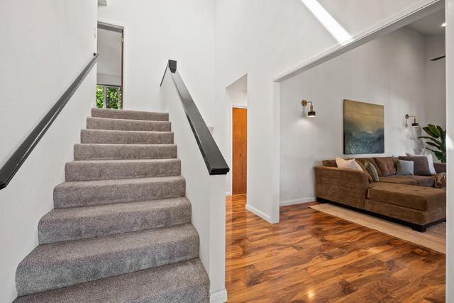904 Lakeview Way, Redwood City, CA 94062