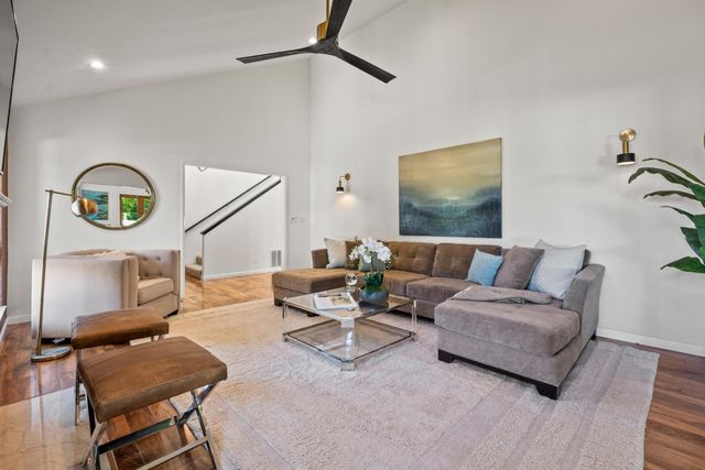 904 Lakeview Way, Redwood City, CA 94062