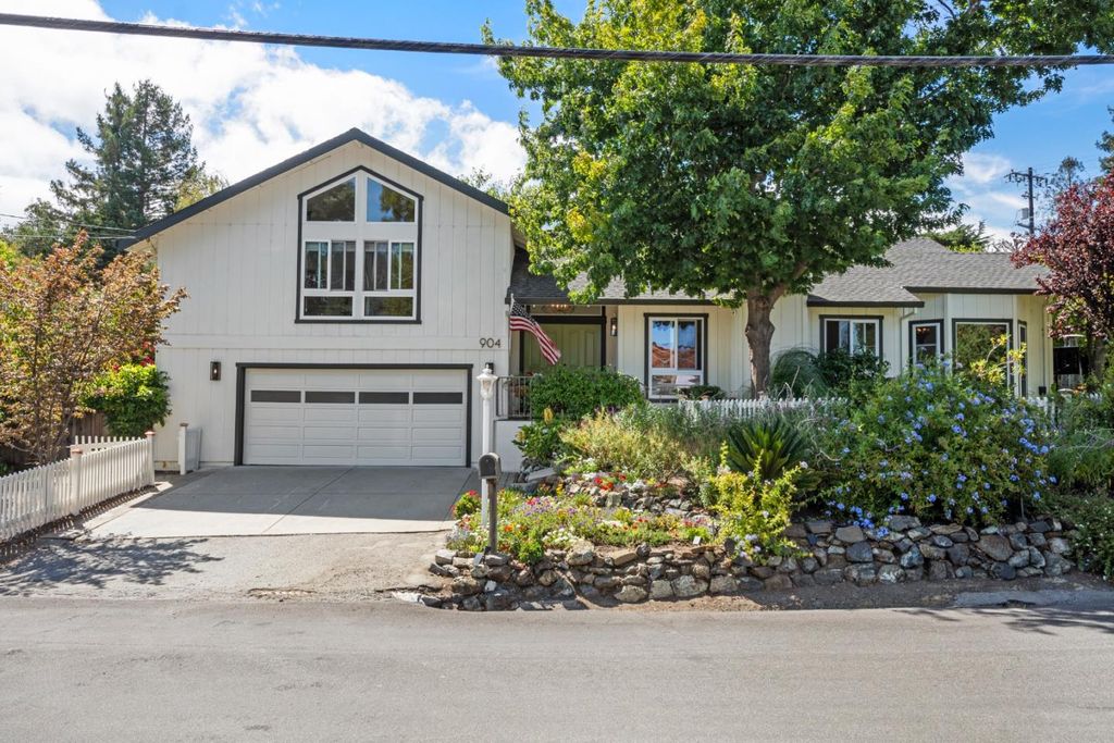 904 Lakeview Way, Redwood City, CA 94062