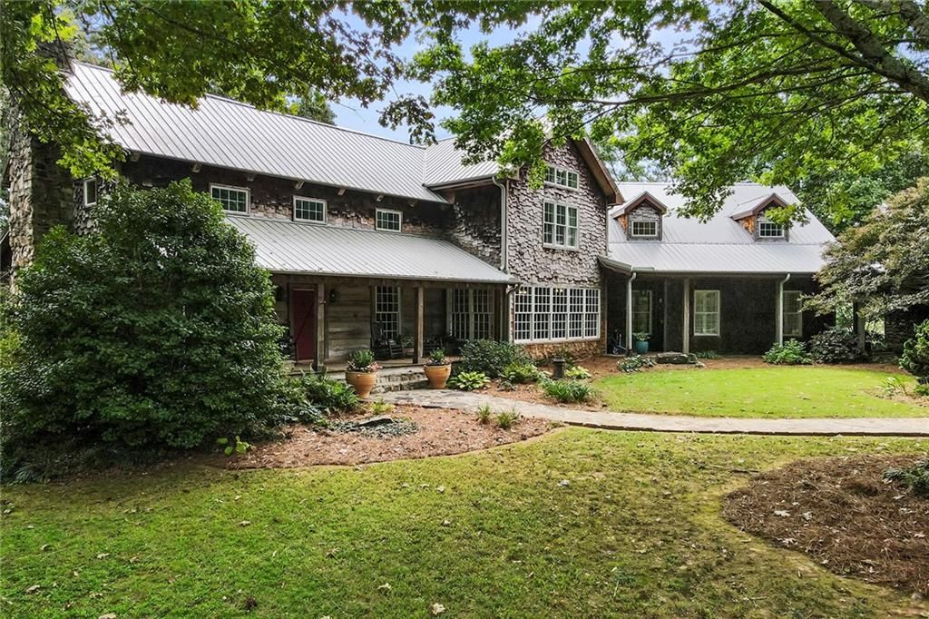Image 10 of property listing at 683 Duck Thurmond Road, Dawsonville, GA 30534