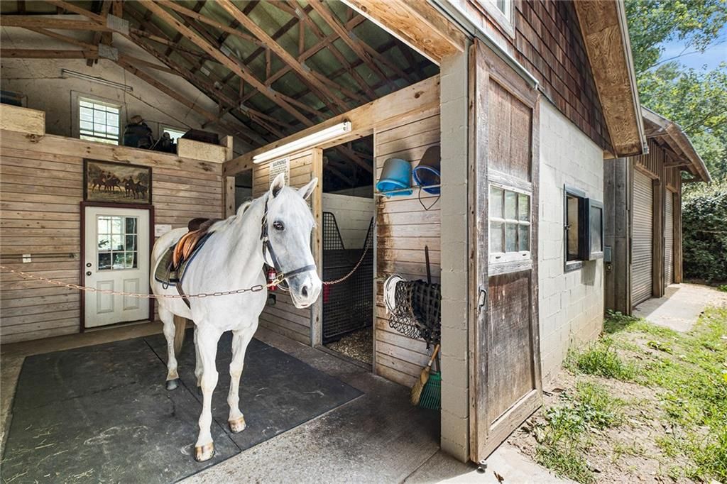 Image 100 of property listing at 683 Duck Thurmond Road, Dawsonville, GA 30534
