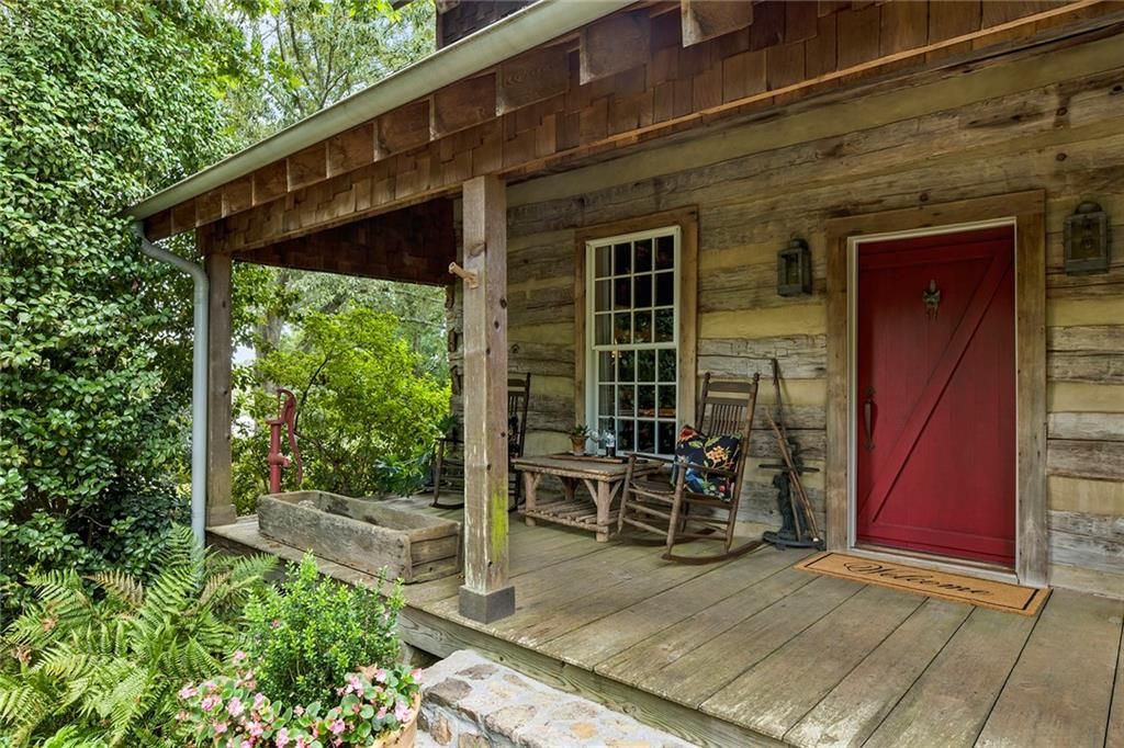 Image 12 of property listing at 683 Duck Thurmond Road, Dawsonville, GA 30534