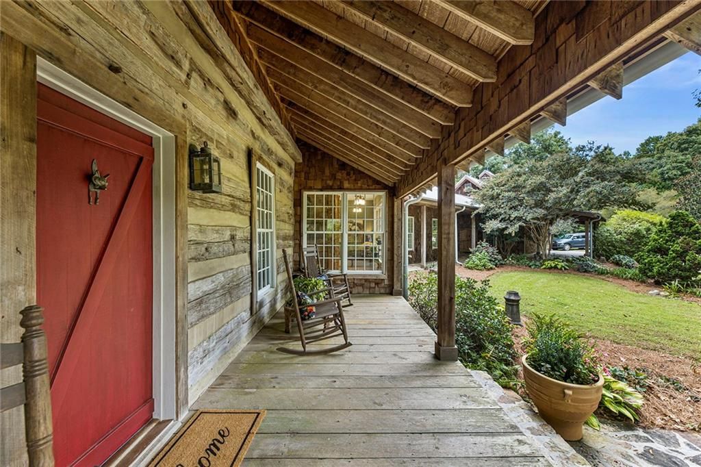 Image 13 of property listing at 683 Duck Thurmond Road, Dawsonville, GA 30534