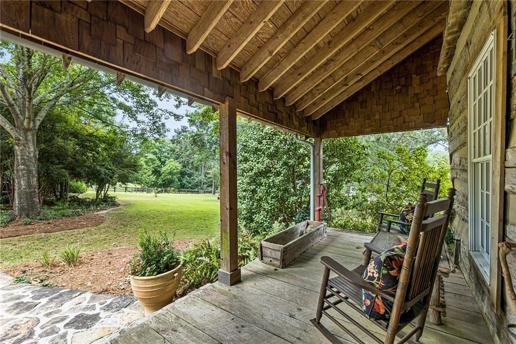 Image 14 of property listing at 683 Duck Thurmond Road, Dawsonville, GA 30534