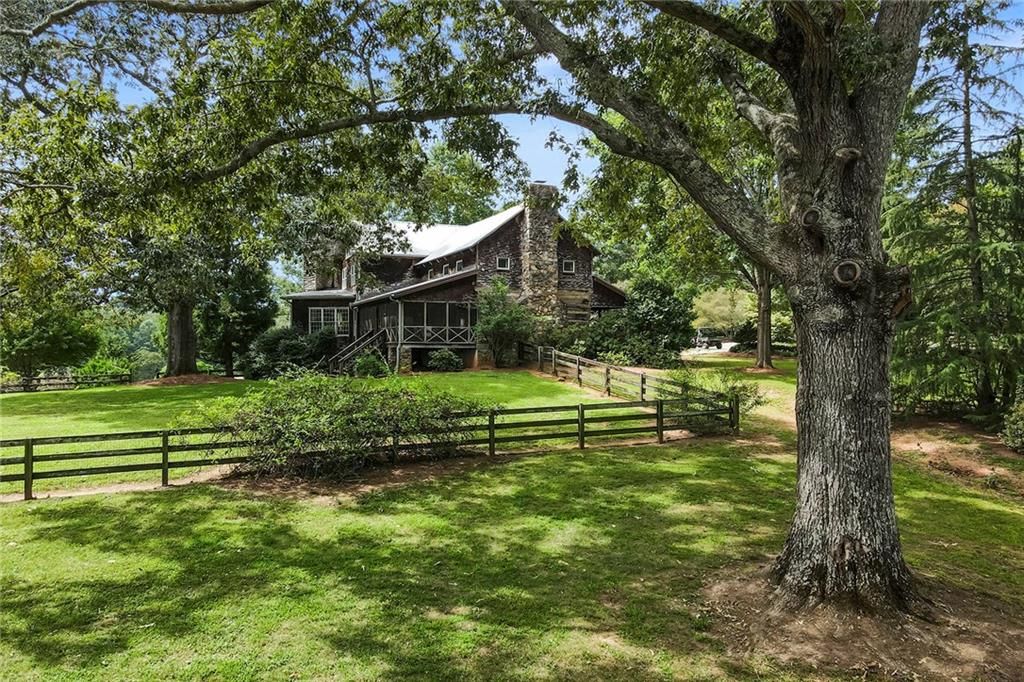 Image 24 of property listing at 683 Duck Thurmond Road, Dawsonville, GA 30534