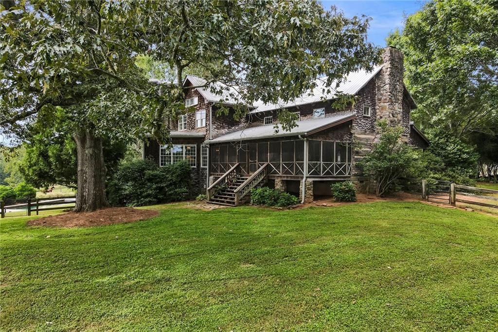 Image 25 of property listing at 683 Duck Thurmond Road, Dawsonville, GA 30534