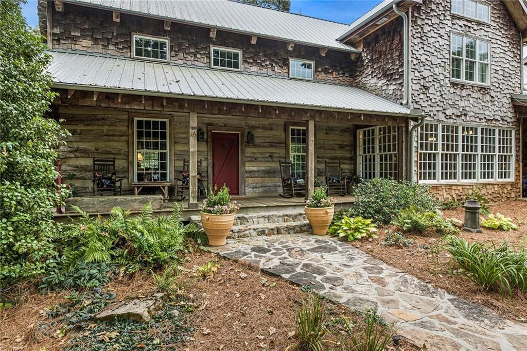 Image 9 of property listing at 683 Duck Thurmond Road, Dawsonville, GA 30534