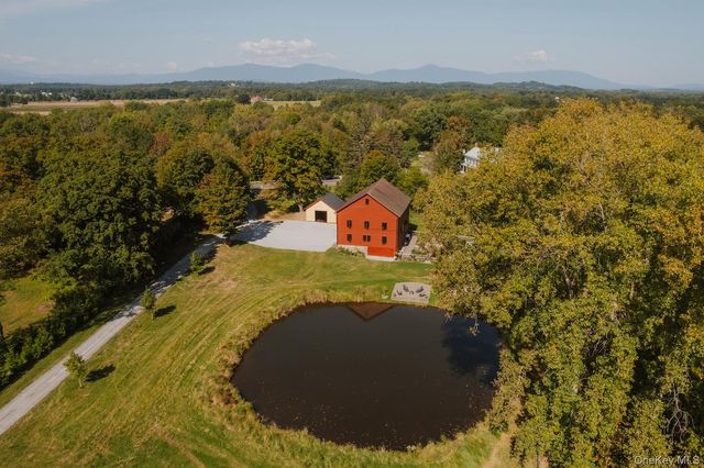 8000 Albany Post Road, Red Hook, NY 12571