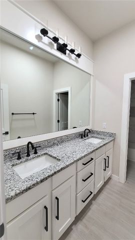 1425 W Harvard Way, Mustang, OK 73064