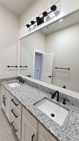 1425 W Harvard Way, Mustang, OK 73064