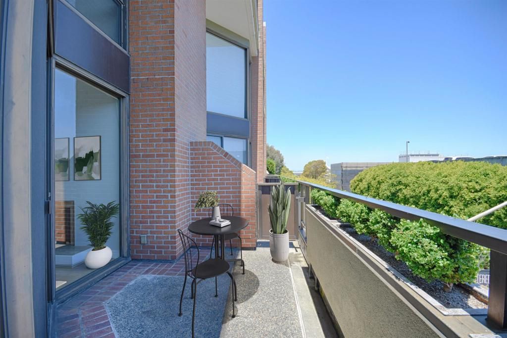 Image 13 of property listing at 101 101 Lombard St 109E, San Francisco, CA 94111