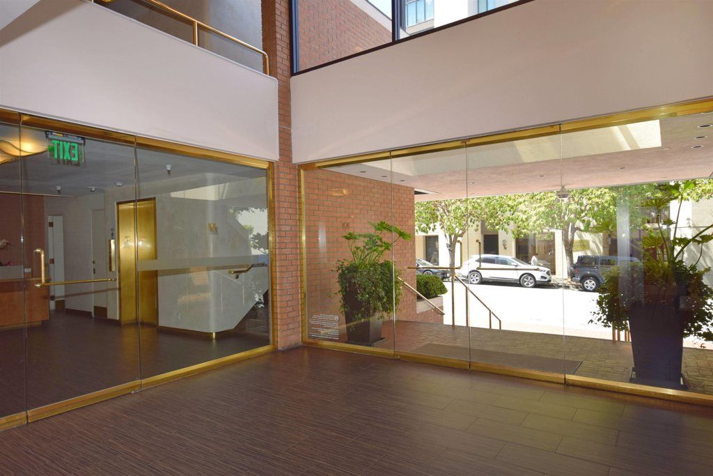 Image 2 of property listing at 101 101 Lombard St 109E, San Francisco, CA 94111