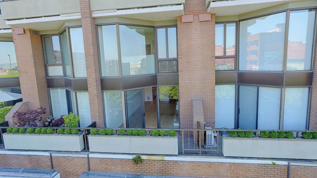 Image 4 of property listing at 101 101 Lombard St 109E, San Francisco, CA 94111