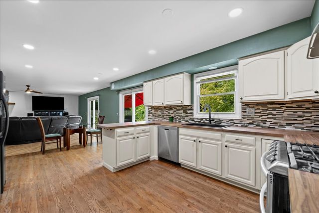 1554 Deer Run, Gurnee, IL 60031