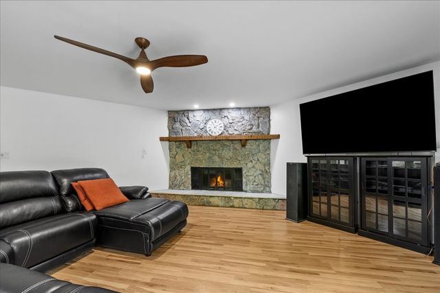 1554 Deer Run, Gurnee, IL 60031