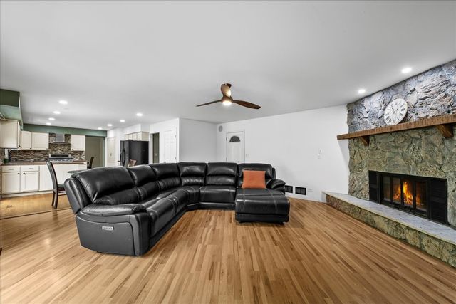 1554 Deer Run, Gurnee, IL 60031