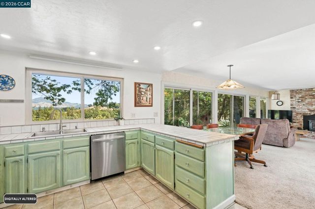 834 Carter Acres Ln, Martinez, CA 94553