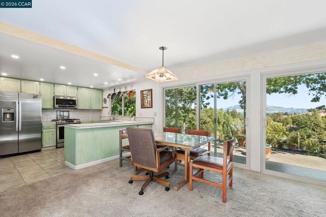834 Carter Acres Ln, Martinez, CA 94553