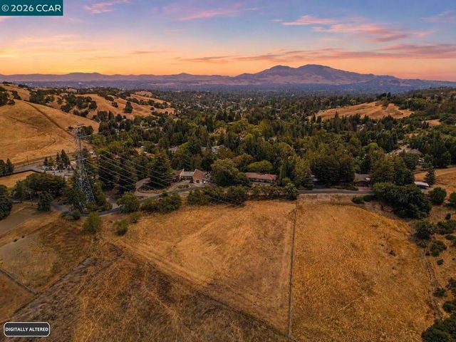834 Carter Acres Ln, Martinez, CA 94553