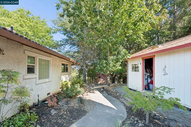 834 Carter Acres Ln, Martinez, CA 94553