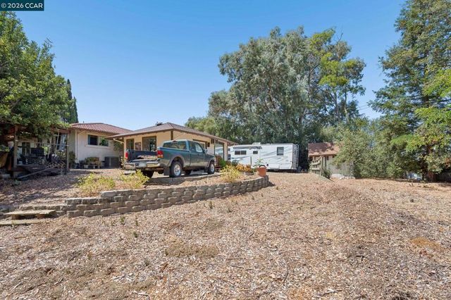 834 Carter Acres Ln, Martinez, CA 94553