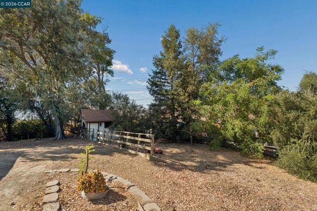 834 Carter Acres Ln, Martinez, CA 94553