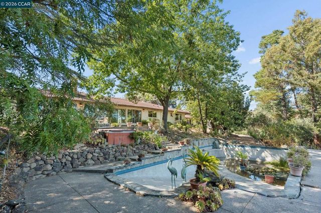 834 Carter Acres Ln, Martinez, CA 94553