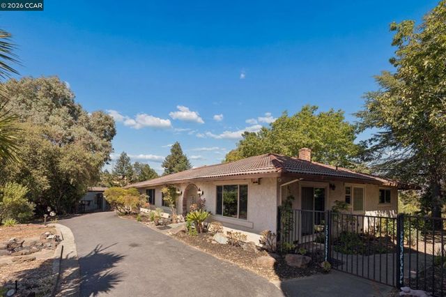 834 Carter Acres Ln, Martinez, CA 94553
