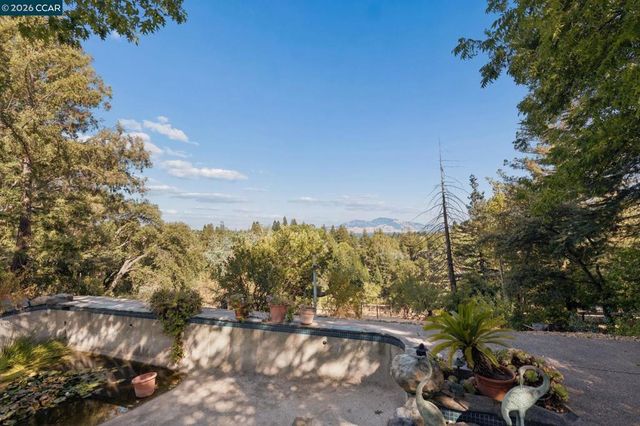 834 Carter Acres Ln, Martinez, CA 94553