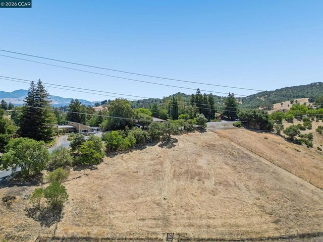834 Carter Acres Ln, Martinez, CA 94553