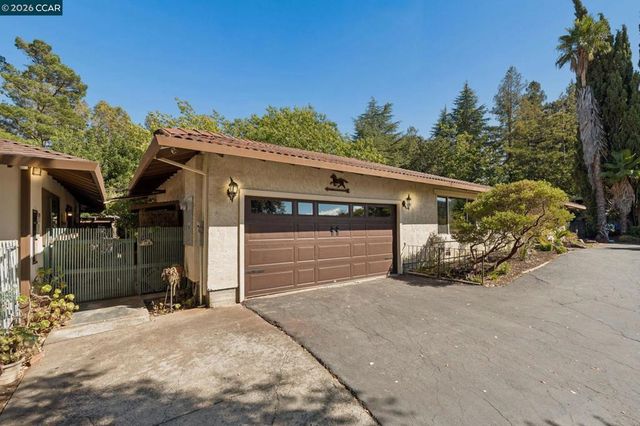 834 Carter Acres Ln, Martinez, CA 94553
