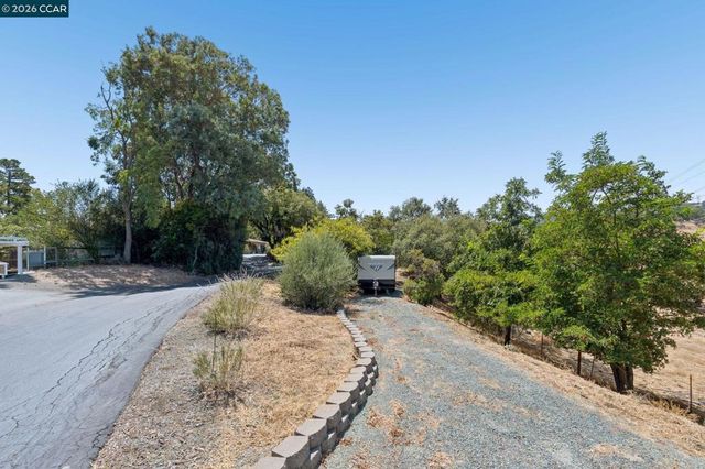 834 Carter Acres Ln, Martinez, CA 94553
