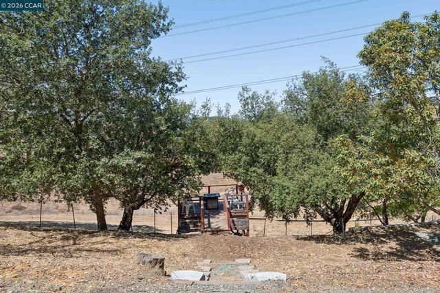 834 Carter Acres Ln, Martinez, CA 94553