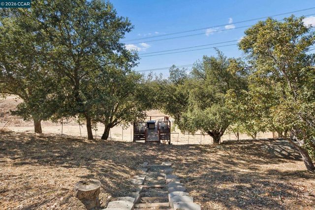 834 Carter Acres Ln, Martinez, CA 94553