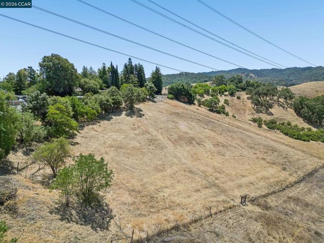 834 Carter Acres Ln, Martinez, CA 94553