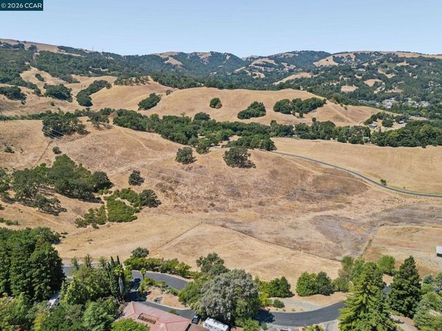 834 Carter Acres Ln, Martinez, CA 94553