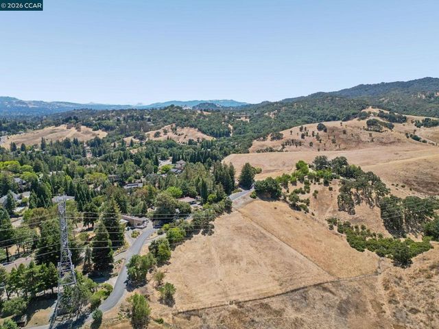 834 Carter Acres Ln, Martinez, CA 94553