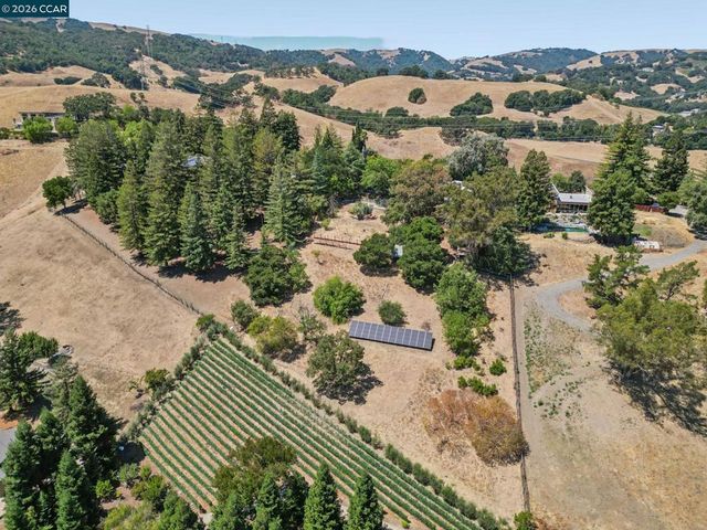 834 Carter Acres Ln, Martinez, CA 94553
