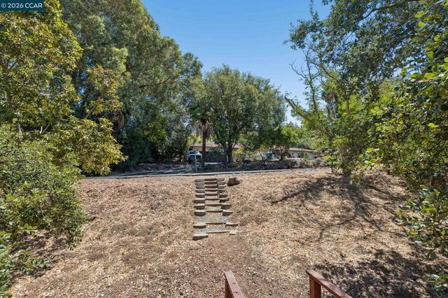 834 Carter Acres Ln, Martinez, CA 94553