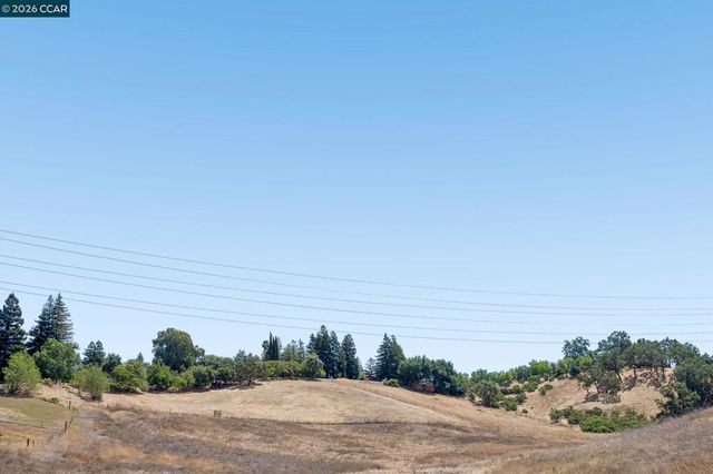 834 Carter Acres Ln, Martinez, CA 94553