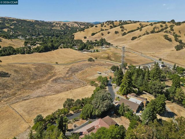 834 Carter Acres Ln, Martinez, CA 94553
