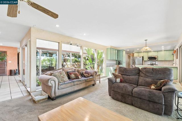 834 Carter Acres Ln, Martinez, CA 94553