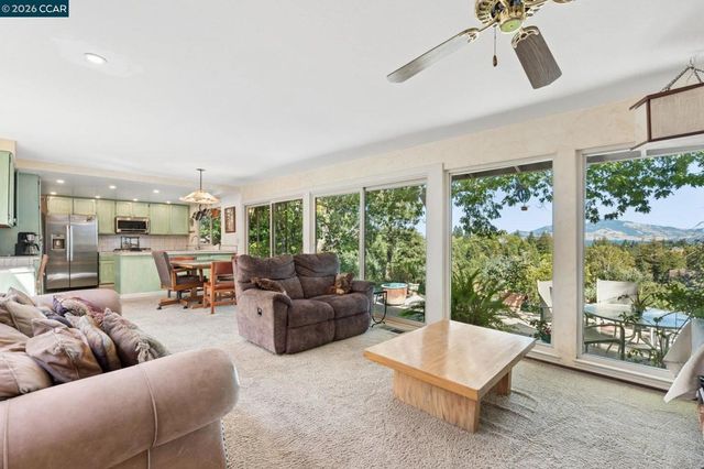 834 Carter Acres Ln, Martinez, CA 94553