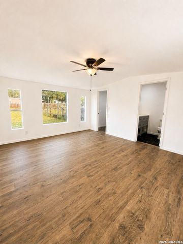 22823 COPPER CANYON DR, Elmendorf, TX 78112