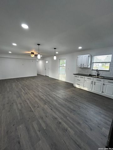 22823 COPPER CANYON DR, Elmendorf, TX 78112