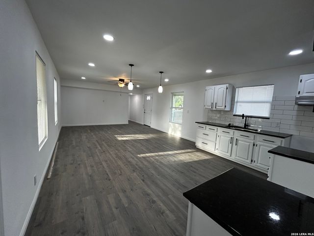 22823 COPPER CANYON DR, Elmendorf, TX 78112
