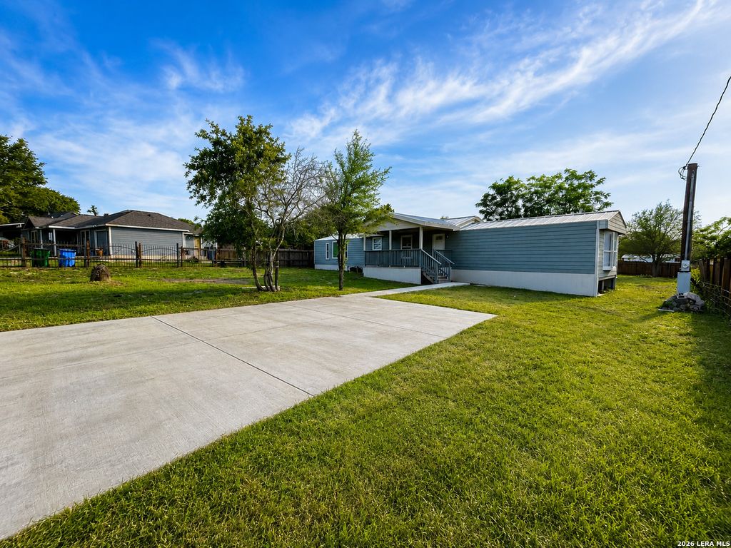 22823 COPPER CANYON DR, Elmendorf, TX 78112